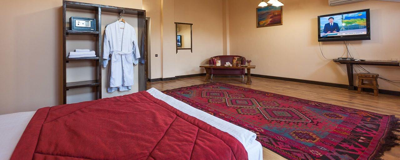 אלמטי Saraishyq Hotel מראה חיצוני תמונה