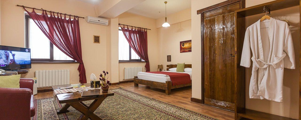 אלמטי Saraishyq Hotel מראה חיצוני תמונה