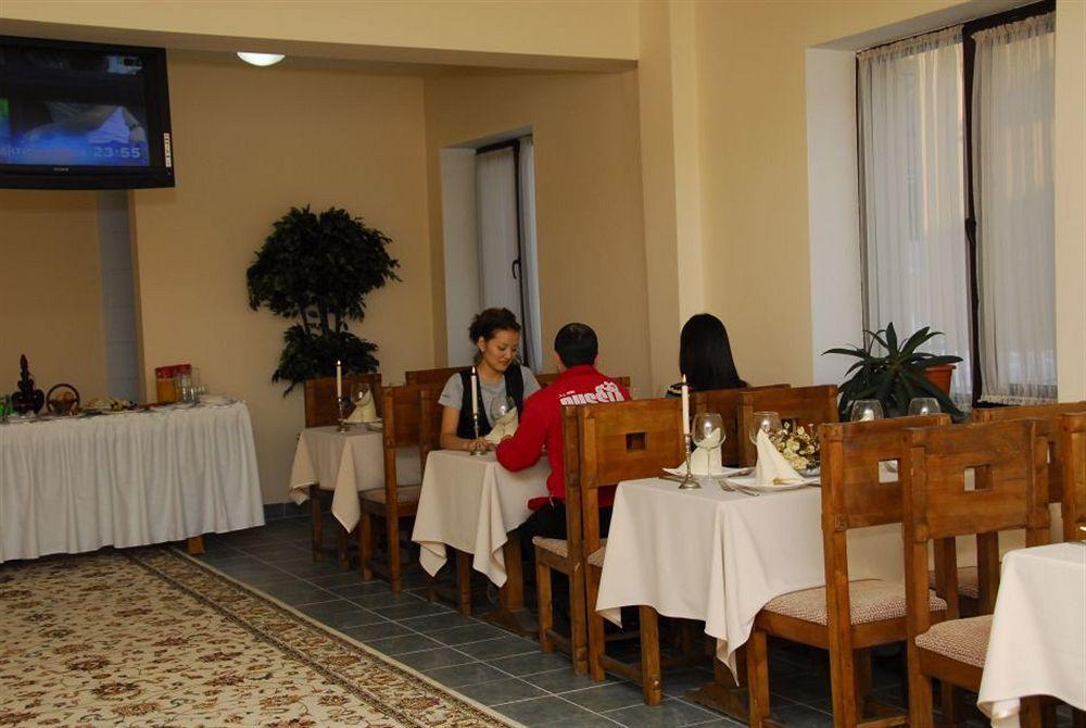 אלמטי Saraishyq Hotel מראה חיצוני תמונה