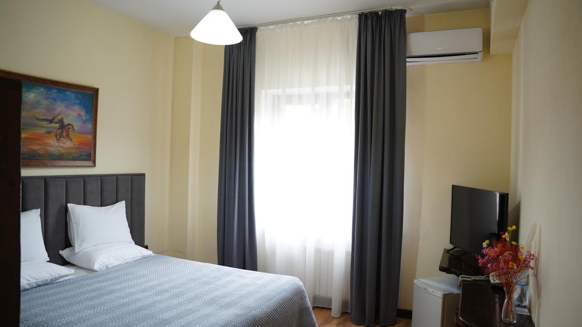 אלמטי Saraishyq Hotel מראה חיצוני תמונה