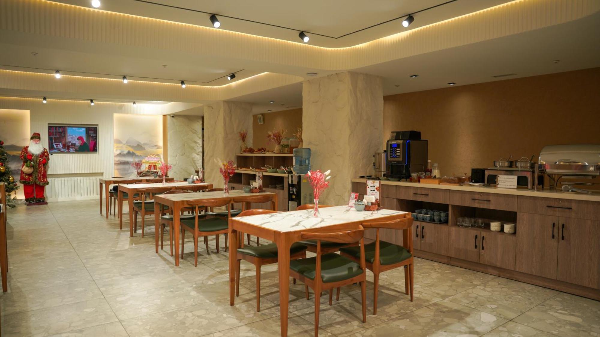 אלמטי Saraishyq Hotel מראה חיצוני תמונה