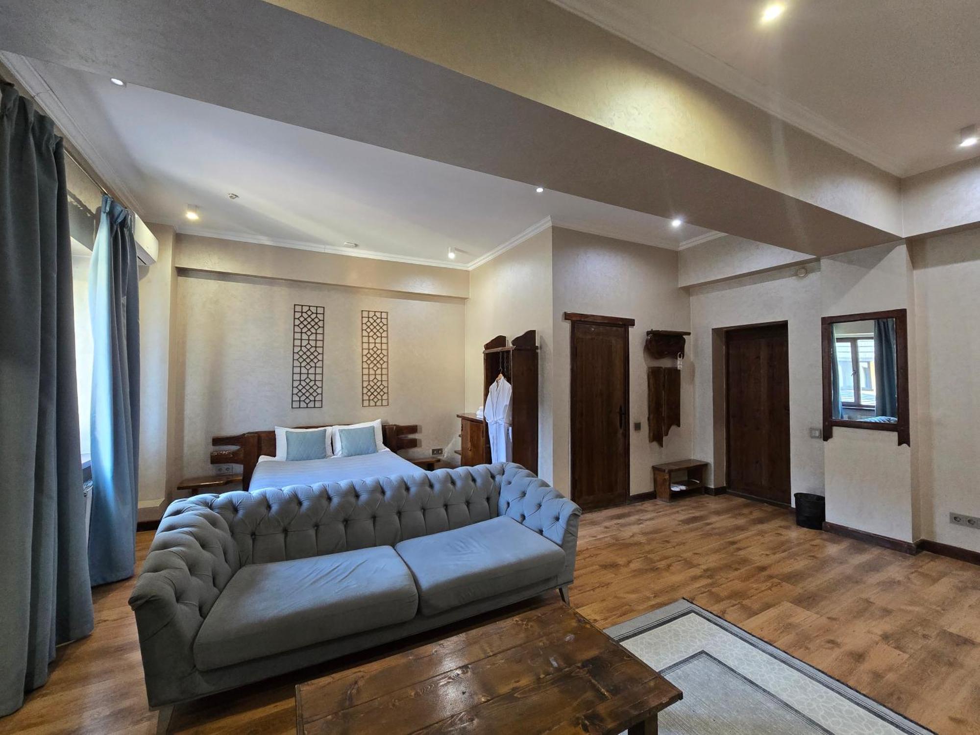 אלמטי Saraishyq Hotel מראה חיצוני תמונה