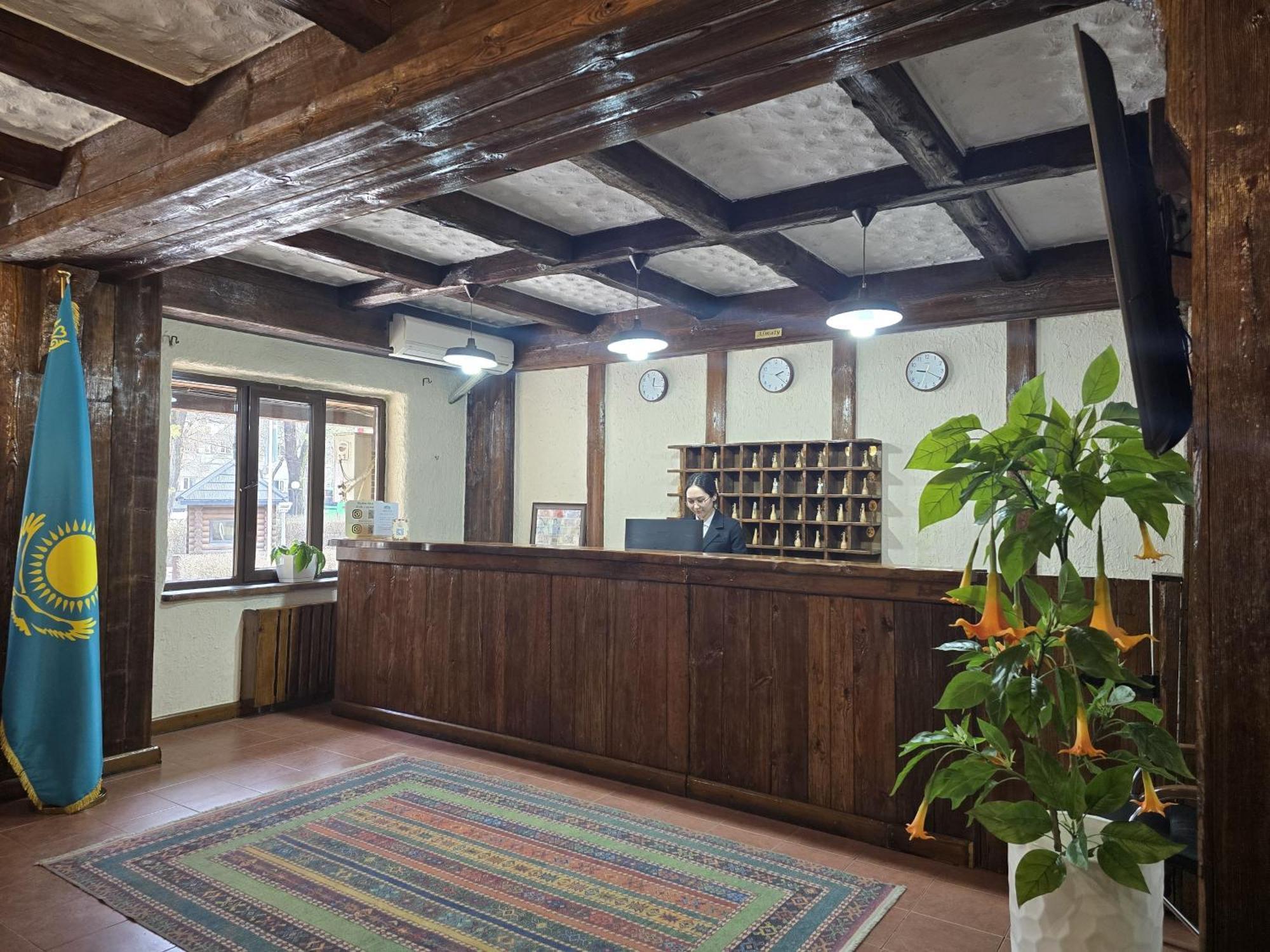 אלמטי Saraishyq Hotel מראה חיצוני תמונה