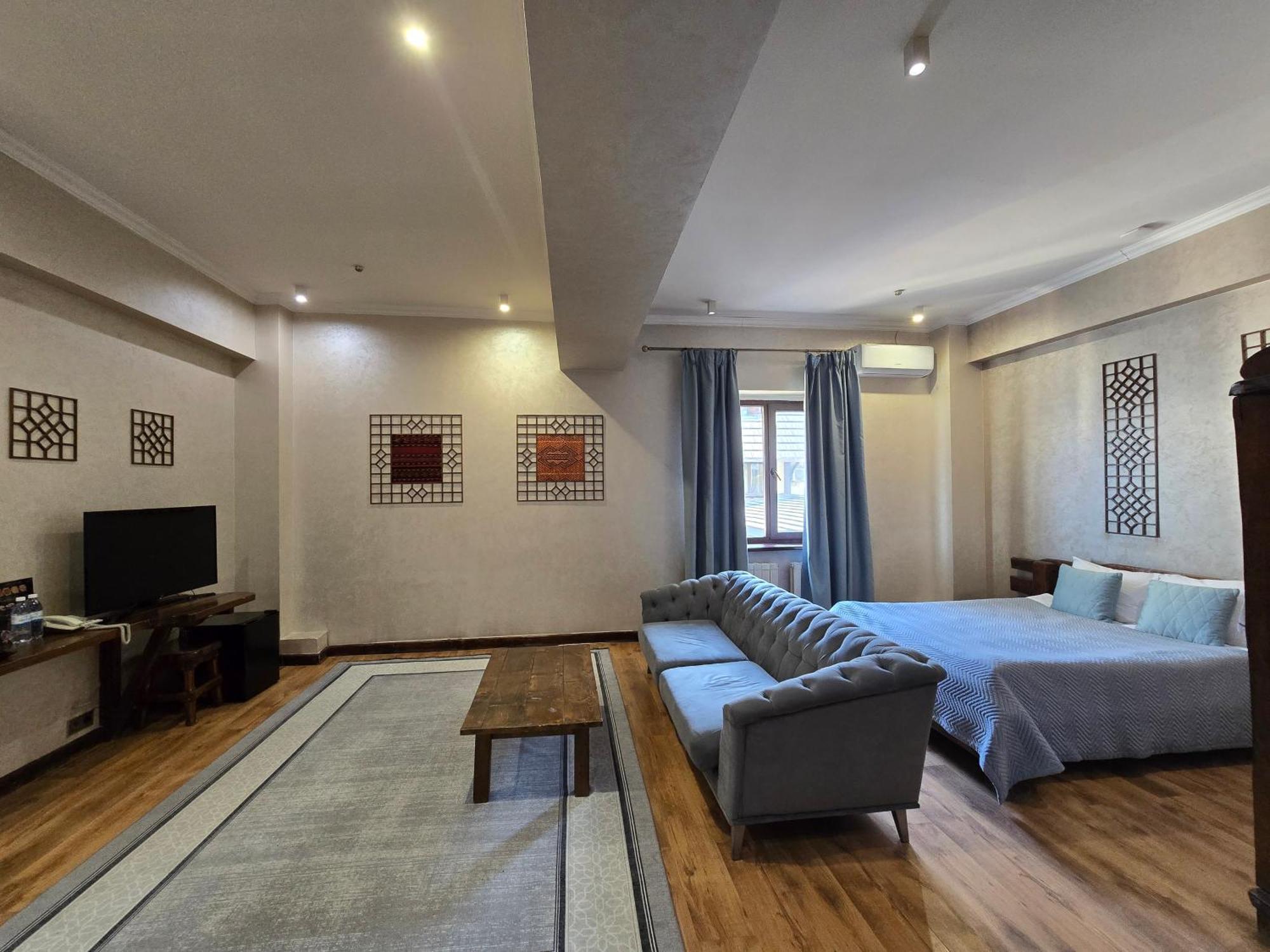 אלמטי Saraishyq Hotel מראה חיצוני תמונה