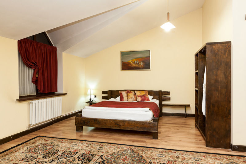 אלמטי Saraishyq Hotel מראה חיצוני תמונה